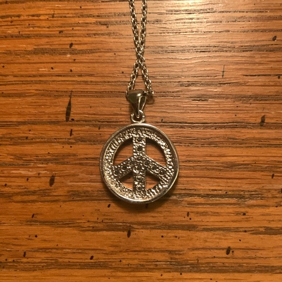 NWOT Silver Peace Pendant Necklace - Picture 9 of 11